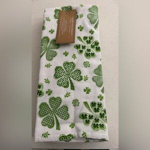 ✨NWT✨ Cupcakes & cashmere: Set of 3 Kitchen Towels